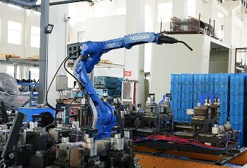 YongFeng Expands Injection Molding Capacity with New High-Tonnage Machines